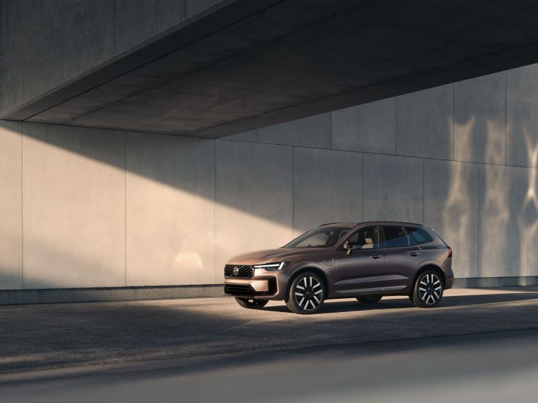 Volvo Cars Unveils Extended-Range XC60 and XC90 Plug-In Hybrids with Up to 124 Miles Electric Range