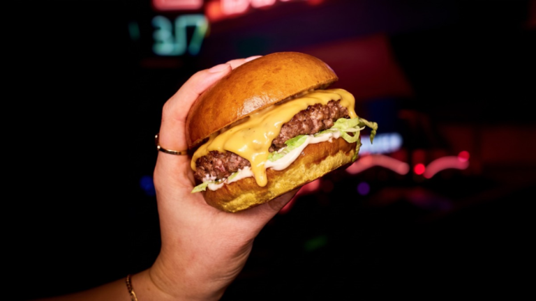 Frankie & Benny’s Serves Up £1 Cheeseburgers For National Cheeseburger Day